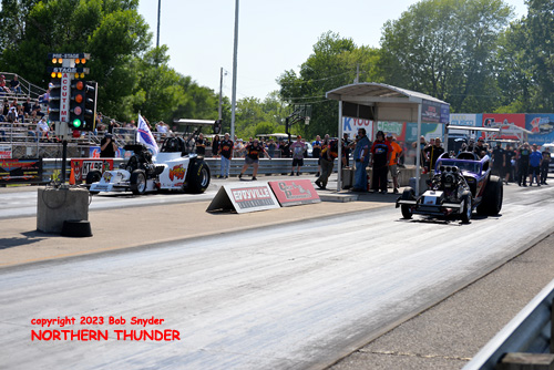 Roger Lechtenberg - 'Nitro Madness' (near lane) vs 
Anthony Whitfield - 'Mighty Mouse' (far lane)
